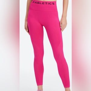 NWT Fabletics Sync Seamless High-Waisted 7/8 Legging